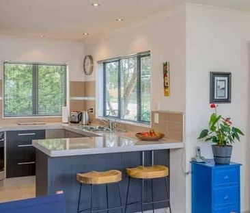 Three Bedroom Home Centrally Located In Paraparaumu - Photo 5