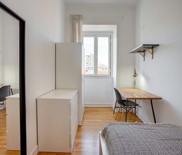 Calçada do Marquês de Abrantes, Lisbon, Lisbon 1200-163 - Photo 6