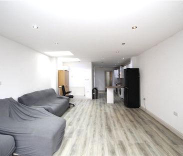 Whitehorse Lane, London, SE25 6UX - Photo 1