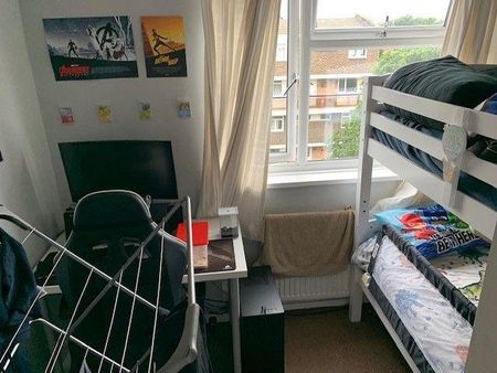 3 bedroom flat to rent - Photo 3