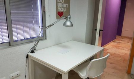 Calle Porvenir, Sevilla, Andalusia 41013 - Photo 3