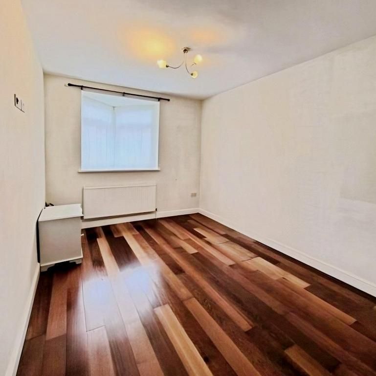 2 bedroom property to rent - Photo 1