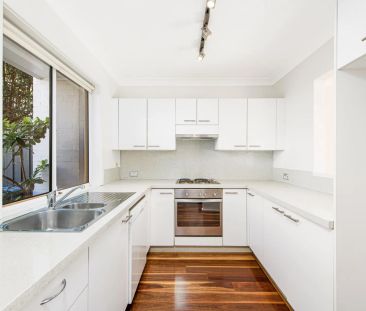 An easy-care retreat in a stylish townhouse - Photo 2