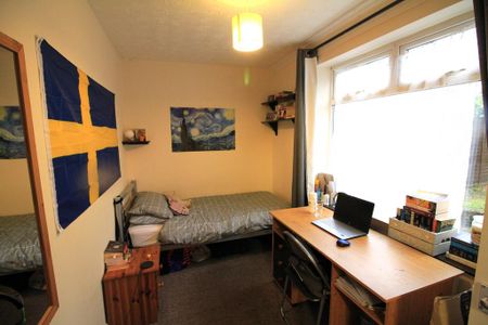 5 bedroom semi-detached house to rent - Photo 4