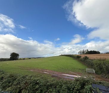 Broadclyst, Exeter - Photo 2