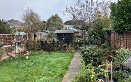 Downlands Avenue, Worthing - Photo 2