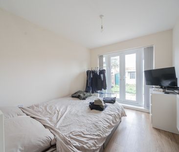 2 Bed Flat, Crowther Avenue, TW8 - Photo 6