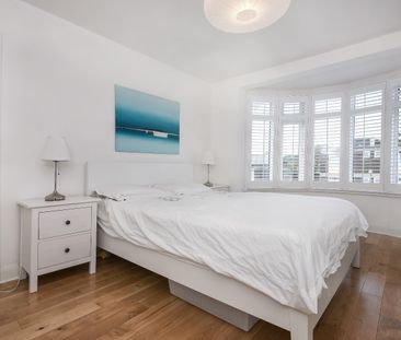 Semi-detached House to rent - Brent Road, London, SE18 - Photo 6