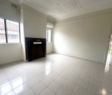 CONVENIENTLY LOCATED HOME - Photo 2