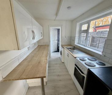 3 bedroom terraced house to rent - Photo 6