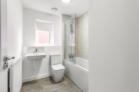 3 bedroom semi-detached house to rent - Photo 5