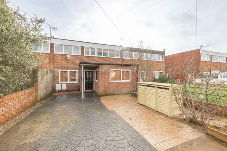 1 bedroom in a house share to rent - Photo 5