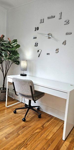 5 1/2 meuble Montreal près métro Universite - Photo 1