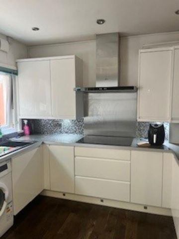 4 bedroom terraced house to rent - Photo 2