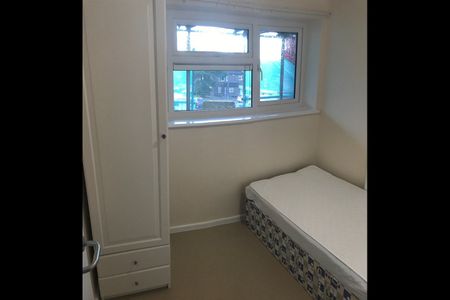 3 Bed Flat, Butterworth Path, LU2 - Photo 5