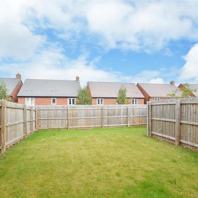 3 bedroom semi-detached house to rent - Photo 1