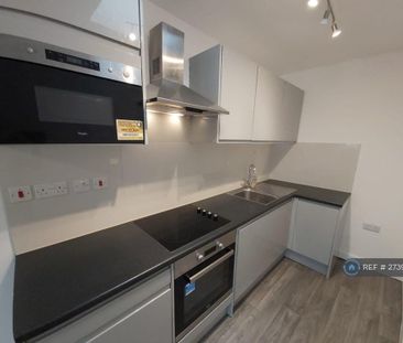 3 bedroom flat to rent - Photo 3