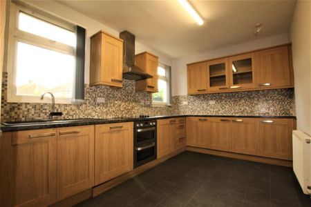 3 bedroom semi-detached house to rent - Photo 3