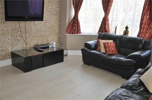 5 Bed Semi-Detached House, Ealing Road, HA0 - Photo 1