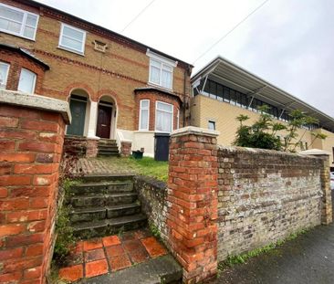 1 bedroom in a house share to rent - Photo 1