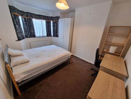 6 Bed Student Accommodation - Photo 3