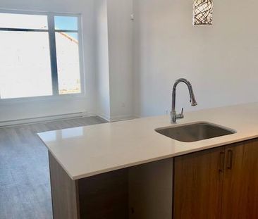 **SUPERBE 4,5 À LOUER LAVAL (Ste-Rose/Champfleury)** - Photo 1