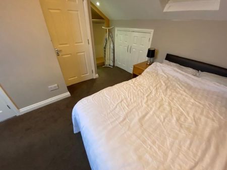 1 bedroom in a house share to rent - Photo 4
