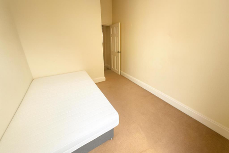 2 bedroom ground floor flat to rent - Photo 4