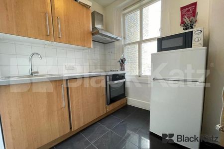 Flooded with natural light, communal roof terrace, stunning views over the city - Photo 3