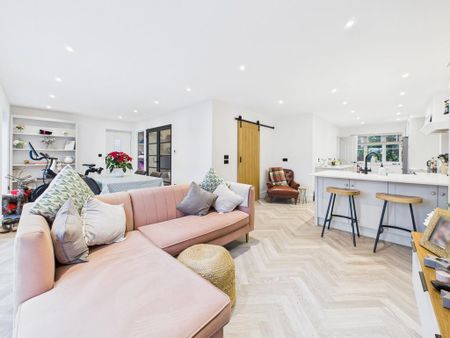 4 bedroom detached house to rent - Photo 5