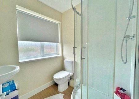 1 bedroom in a house share to rent - Photo 5