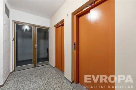 Pronájem bytu 4+1 s balkonem o výměře 79 m - Photo 2