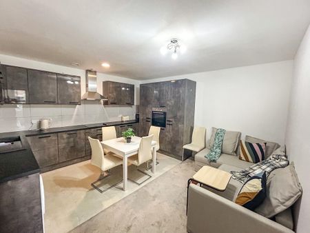 3 bedroom flat to rent - Photo 5