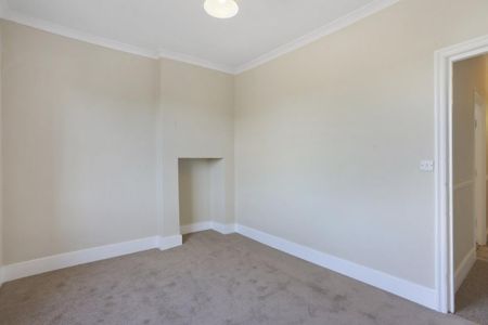 3 bedroom flat to rent - Photo 5