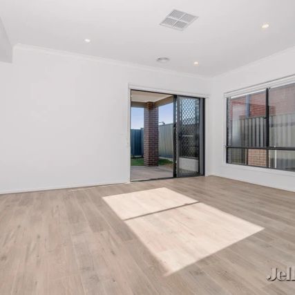 4 Bed, 2 Bath - Photo 1