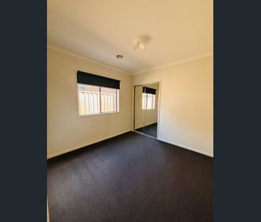 FAMILY HOUSE IN THE PRIME LOCATION OF TARNEIT / WALKING DISTANCE TO... - Photo 1