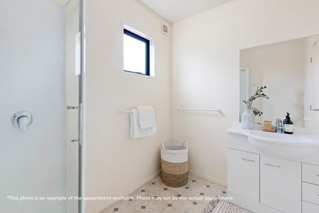 Modern one bedroom apartment in Richmond with single garage - Photo 4