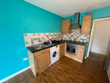 Flat to rent on - Photo 2