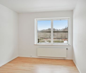 Gennemrenoveret 3-vær. stuelejlighed med 2 terrasser på eftertragte... - Photo 3