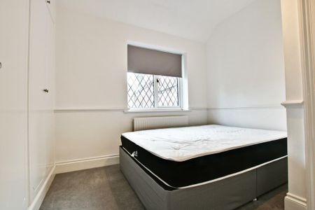 2 bedroom end of terrace house to rent - Photo 4