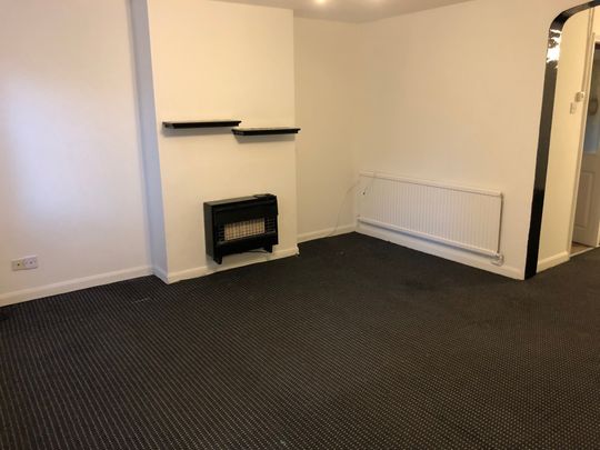 Available Lovely 3 Bedroom House Queens Park - Photo 1