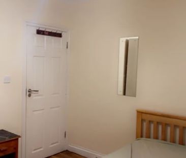Room in a Shared Flat, Grange Road, IG1 - Photo 3