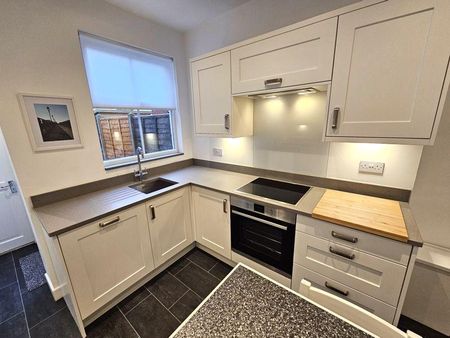 2 bedroom terraced house to rent - Photo 5