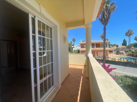 Excellent 2 bedroom duplex flat, in a singular condominium with swimming pool in Almancil. - Photo 5