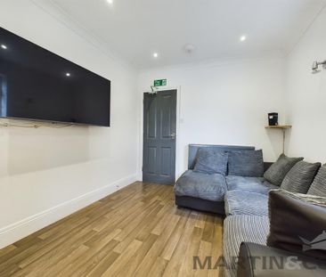 6 bedroom terraced house to rent - Photo 3