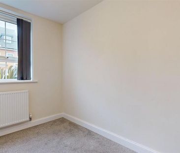 4 bedroom semi-detached house to rent - Photo 6