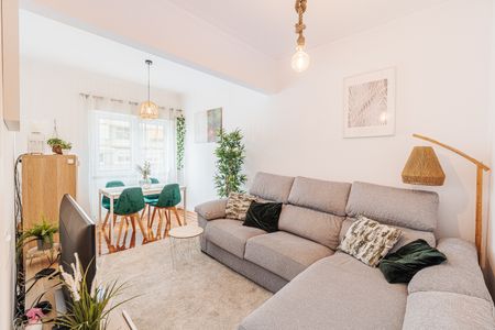 APARTAMENTO T2 TOTALMENTE REMODELADO NA AJUDA SEM MÓVEIS - Photo 5