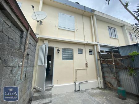 Location Maison 5 pièces 83m² LE PORT 97420 - Photo 4