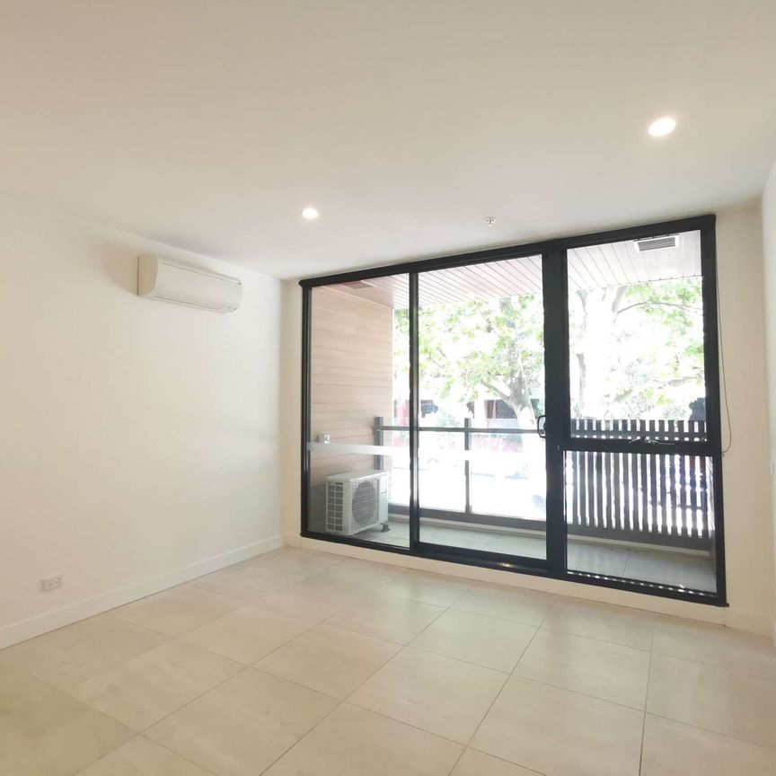 Charming One-Bedroom Apartment in Carlton – Prime Location, Unbeatable Value! - Photo 1