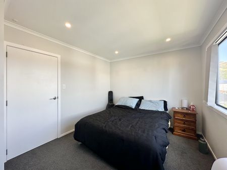 Modern 2-bedroom Townhouse in Wallaceville - Photo 5